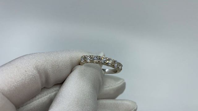 Кольцо с дорожкой бриллиантов смотреть онлайн