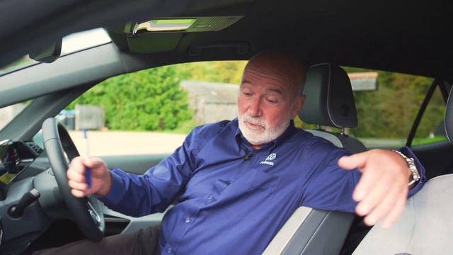 100% Electric vs Hybrid: Volkswagen ID.3 and Volkswagen Golf GTE comparison review - under 5 minute смотреть онлайн