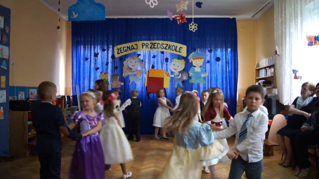 Polonez w wykonaniu dzieci z Przedszkola nr 121 w Łodzi смотреть онлайн