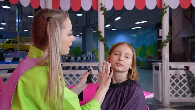 Алиса Шоу - Маленькая Вера и Алиса играют в салон красоты