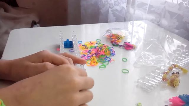 Плетение из резинок зацепка пёрышко смотреть онлайн