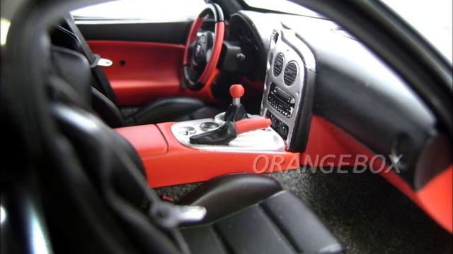 Orangebox Miniaturas Dodge Viper SRT-10 71712 Autoart смотреть онлайн
