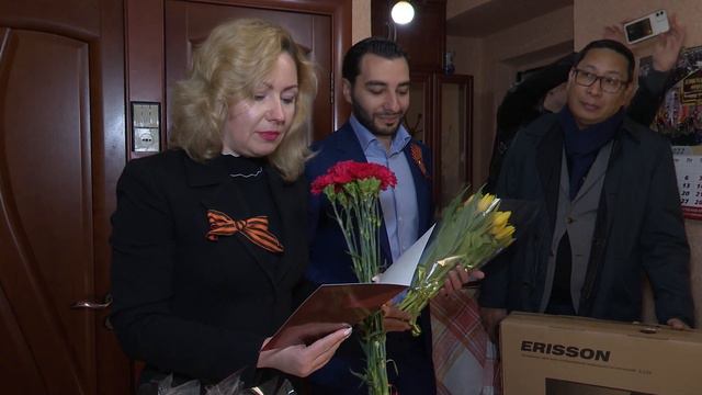 Замглавы Гайлиш поздравила ветерана 11.05.23 смотреть онлайн