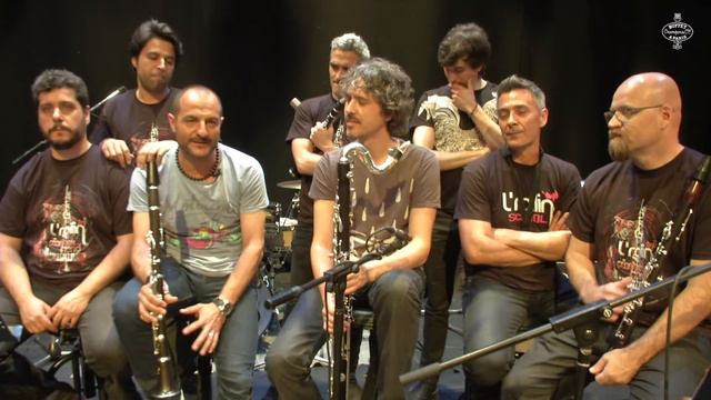 Buffet Crampon - L'Rollin Clarinet Band смотреть онлайн