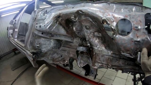 Реставрация Mercedes-Benz 124 седан (часть 15) Абразивная обработка "Пескоструй". смотреть онлайн