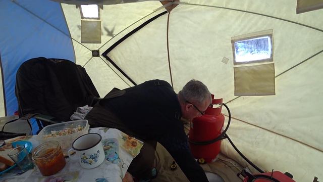 ОЧКАРИКИ НА РЫБАЛКЕ | ЛЕЩ КЛЮЕТ, КАК С ПУЛЕМЕТА... смотреть онлайн