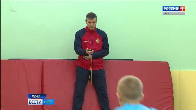 «Знак ГТО на груди у него!» смотреть онлайн