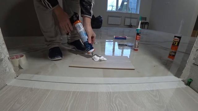 Как Своими Руками Положить Ламинат на Пол без Порогов. Заработали 1000$ на Ремонте Квартир. смотреть онлайн
