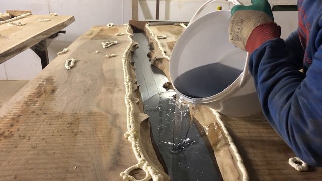 Сочные слэбы из ореха заливаем эпоксидной смолой. Стол река смотреть онлайн