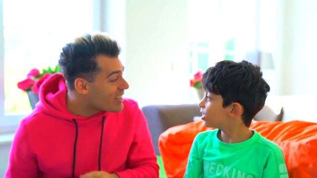 Jason और Alex बच्चे होने का नाटक कर रहे हैं! | बच्चों के खेल और बच्चों के खिलौने смотреть онлайн