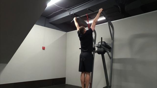 Подтягивания широким хватом с резиной / Band Assisted Wide Grip Pull-Ups смотреть онлайн