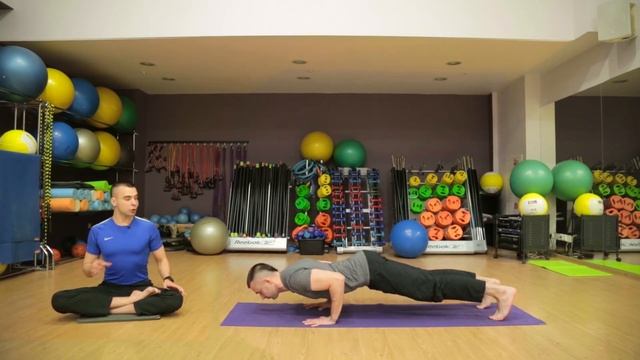 Чатуранга дандасана. Поза посоха на четырёх опорах. смотреть онлайн