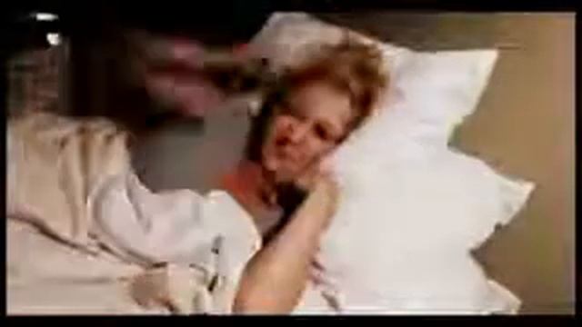 Как девушки ложатся спать :) смотреть онлайн