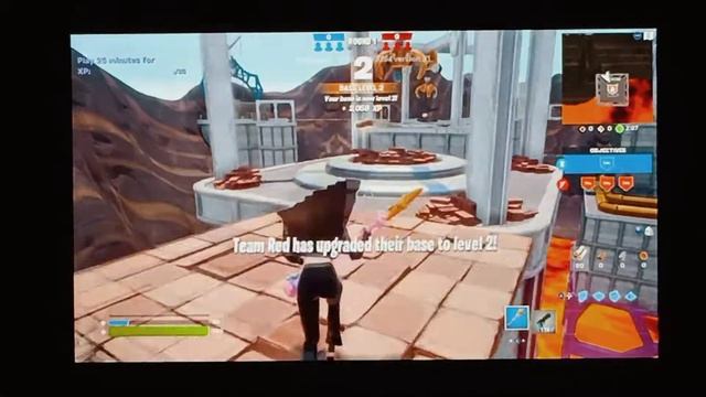 me reviewing the item shop and playing solid gold and troll bedwars смотреть онлайн