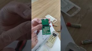 Как заблокировать кнопки пульта кондиционера