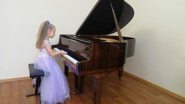 Лохтаева Яна 7 лет. И. Королькова. Вариации на тему рнп "Веселые гуси" смотреть онлайн