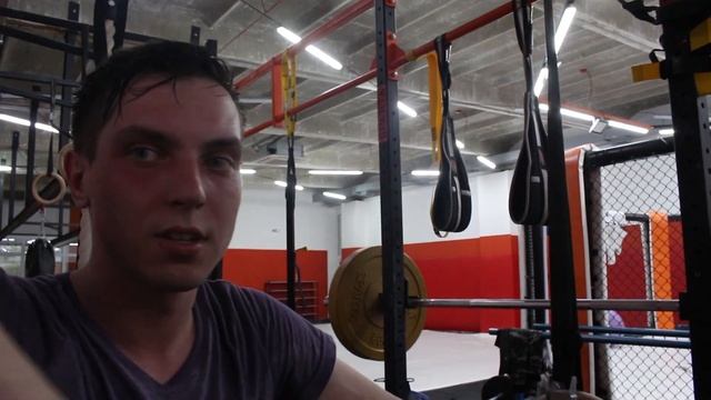 КАЧАЕМ ПОПУ, КАК У КИМ КАРДАШЯН / Игра в Регби / Спортсмен в теории #8 смотреть онлайн