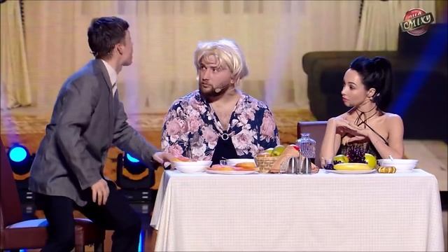 Невестка опозорила свекровь - положили этим номером зал на лопатки Лига Смеха лучшие приколы! смотреть онлайн