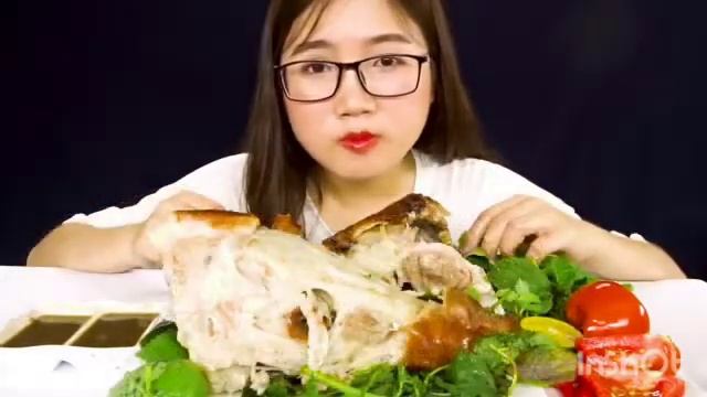 еда на камеру ???