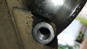 Volkswagen Polo поворотный кулак нет резьбы крепления направляющей суппорта восстанав