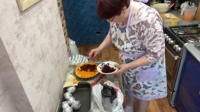 832/ Селёдочку под шубой делаю да переживаю, как приедут все! смотреть онлайн