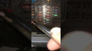 замена предохранителя nissan primera p11 1997 року