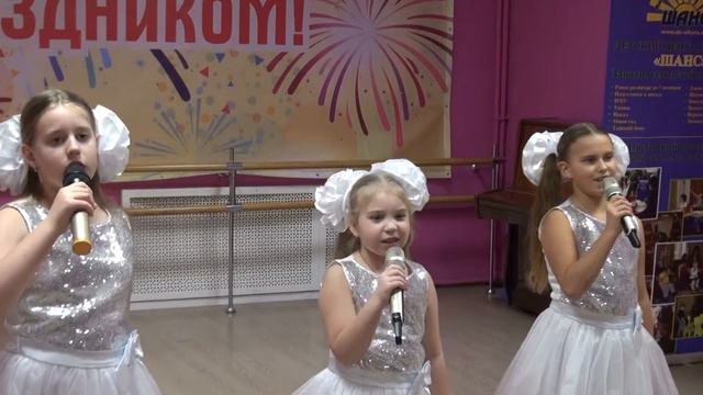 Г. Шайдулова, Б. Дубровин «Россия любимая»- поёт Софья Баландина и ансамбль "Самые Небесамые" смотреть онлайн