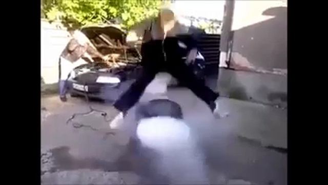 AIrbag Explode Explodiert Ass Arsch Idiot Funny LoL Crazy Ha HA смотреть онлайн