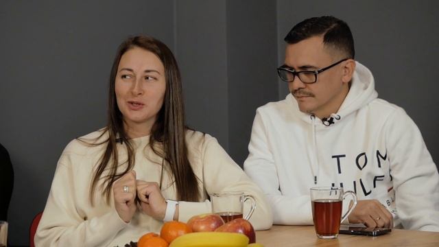 Симпатия, начавшаяся с улыбки / первый поцелуй в ЗАГСе / личные границы// Плотниковы Владимир и Вер смотреть онлайн