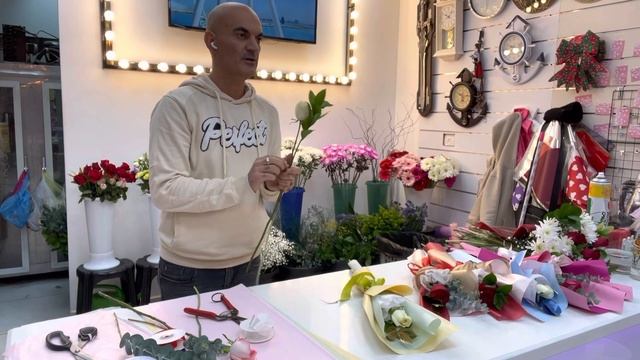 Как упаковать красиво одну розу мк. смотреть онлайн