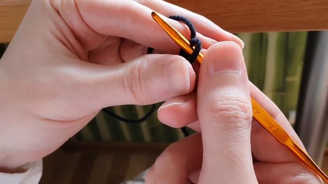 Как начать вязать крючком. Простое начало вязания. Первая петля. смотреть онлайн