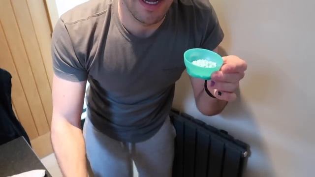 NO... NOT AGAIN! ? | Sick Day At Home & What I Do To Feel Better! смотреть онлайн