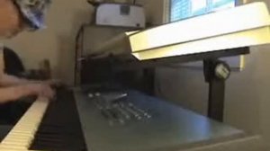 Нереальная игра на синтезаторе