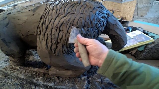 как сделать шерсть на скульптуре барса из бетона. фрагмент мастера класса смотреть онлайн