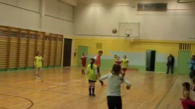 ФК Минск Девочки-2005 тренировка 9 декабря 2014 (часть1) смотреть онлайн