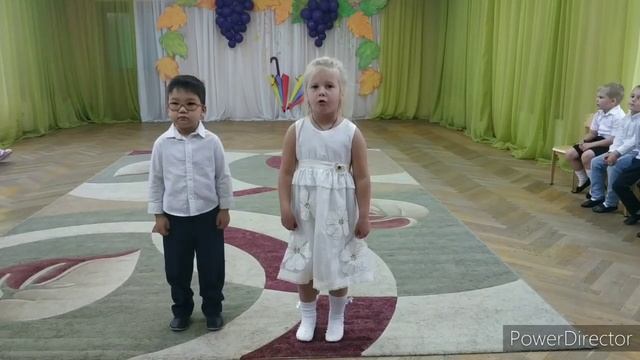 Праздник Осени. Дети читают стихи. смотреть онлайн