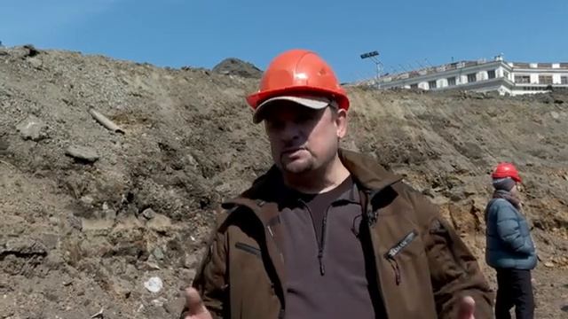 Строители, археологи, реставраторы и представители власти вместе изучают «тоннель» во Владивостоке смотреть онлайн
