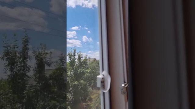 На этих кадрах Су-25 ВКС РФ наносит авиаудар по позициям ВСУ в Марьинке под Донецком. смотреть онлайн