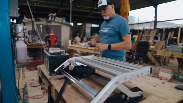Installing the Thule Single Step on our camper смотреть онлайн