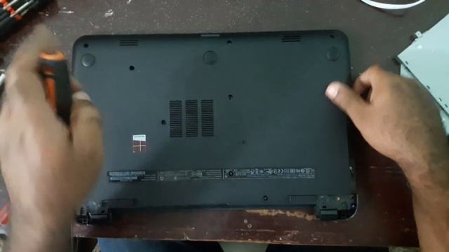 Cambiar Disco Duro a hp 15 r011dx Parte 1 смотреть онлайн