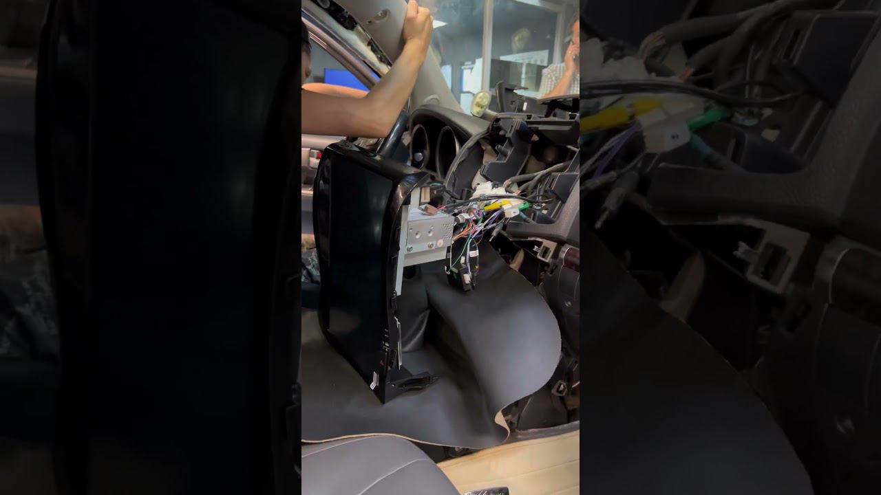 Установили штатное головное устройство в виде «тесла» на автомобиль Land Cruiser 200 2008 года смотреть онлайн