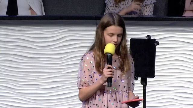 Добрый папа любит Бога - Стихотворение | Ангелина смотреть онлайн