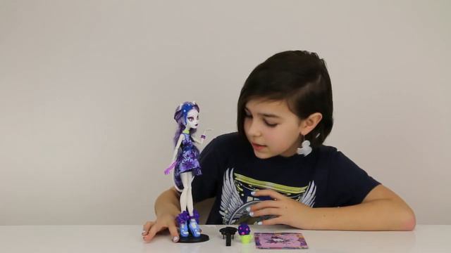 Monster High - Gloom and Bloom Catrine DeMew Doll Review смотреть онлайн
