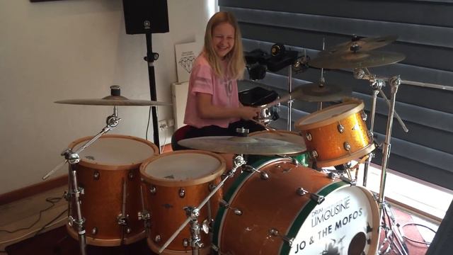 Johanne Astrid - just having fun with new Dizzy song смотреть онлайн