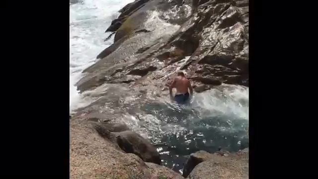 Tropical jumping in Seychelles jungle . Model Lali Chaboki . Сейшелы 2017 . Поход по джунглям . смотреть онлайн