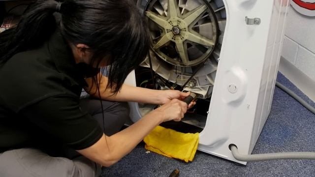 Comment Vérifier et Remplacer l’Elément Chauffant / la Résistance d’un Lave-Linge смотреть онлайн