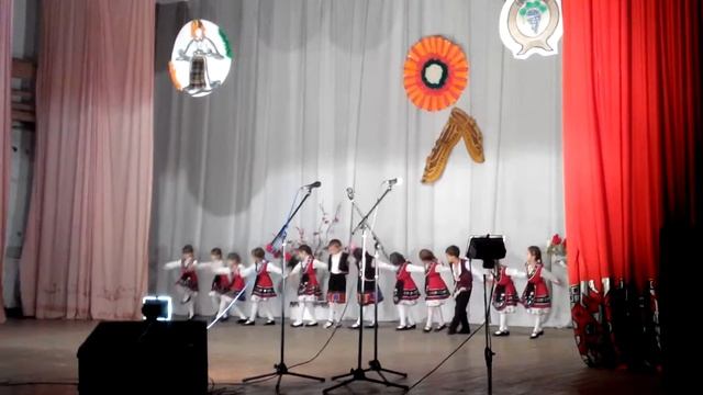 первый танец младшая группа Камчик смотреть онлайн