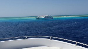 Вид на Красное моря с палубы нашей яхты