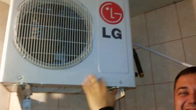 Правильная установка сплит-системы (по настоятельному желанию клиента) смотреть онлайн