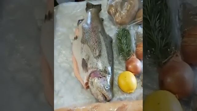 Хочу пожрать. Готовят картошку с форелью. В русской печи. смотреть онлайн